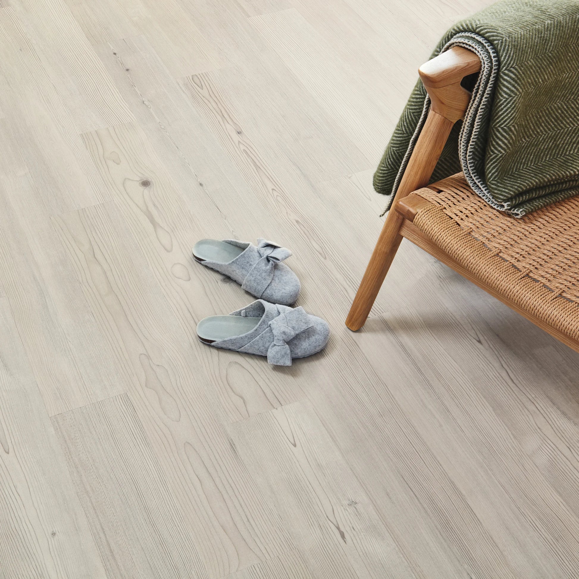 Karndean Knight Tile Grey Scandi Pine KP131 - Premier Carpets & Flooring Ltd