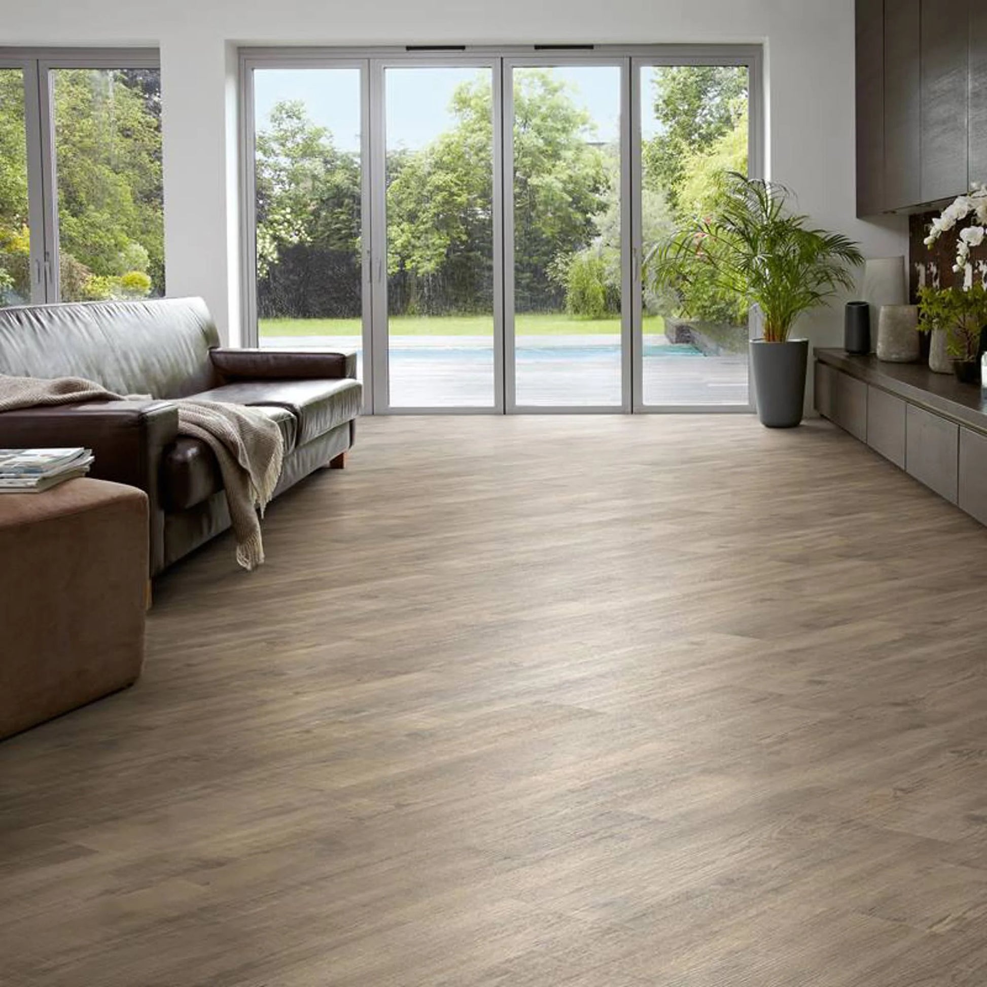 Karndean Knight Tile Light Worn Oak KP104 - Premier Carpets & Flooring Ltd