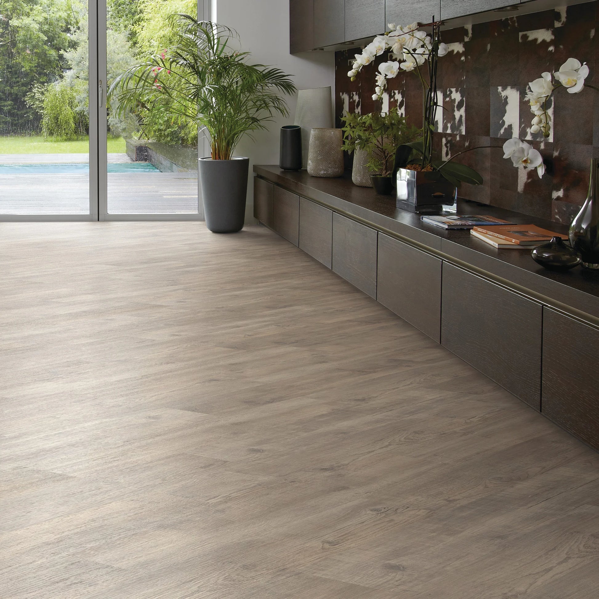 Karndean Knight Tile Light Worn Oak KP104 - Premier Carpets & Flooring Ltd