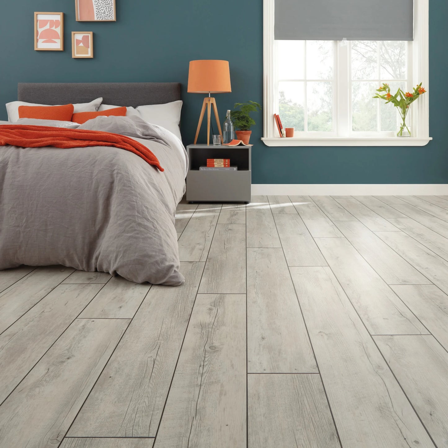 Karndean Van Gogh Light Distressed Oak VGW111T