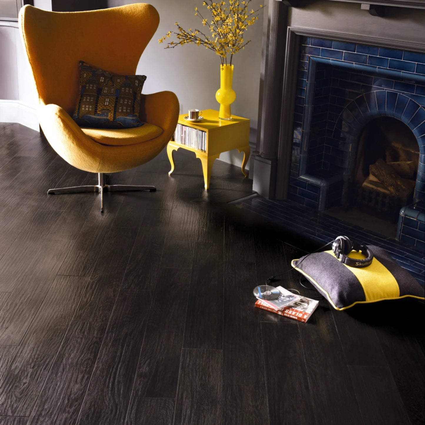 Karndean Art Select Midnight Oak HC06 - Premier Carpets & Flooring Ltd
