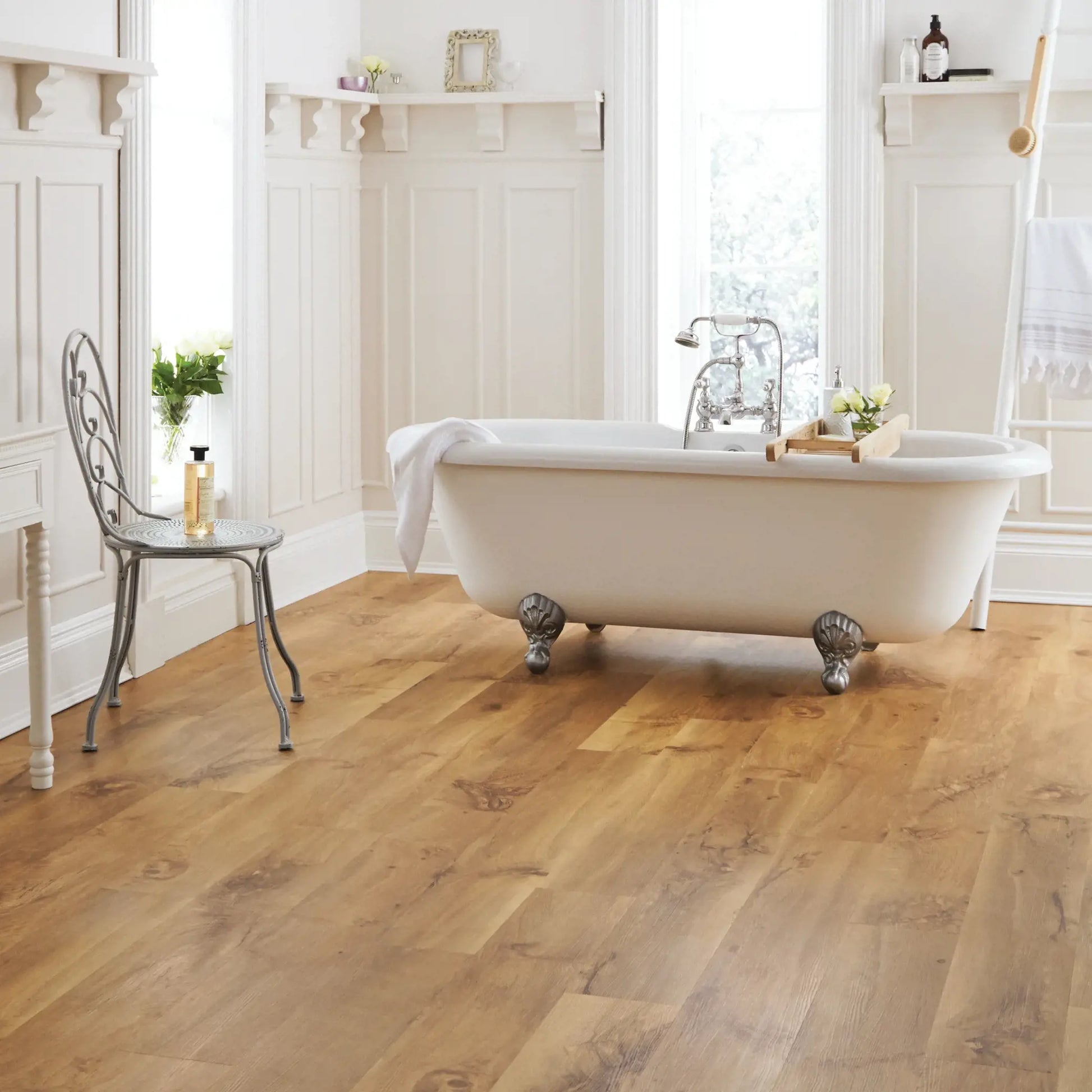 Karndean Van Gogh Rigid Core Auckland Oak VGW52T-SCB - Premier Carpets & Flooring Ltd